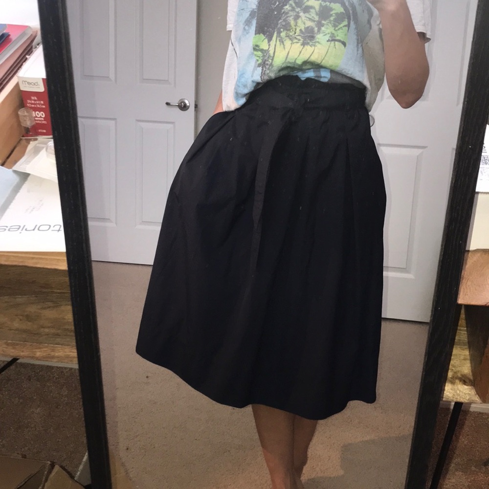 Uniglo midi skirt with pockets.